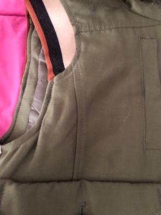 Chaleco Benetton verde militar con capucha