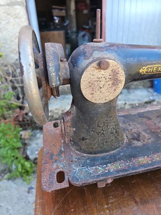 Máquina de coser Vintage marca Hexagon.