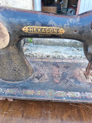 Máquina de coser Vintage marca Hexagon.