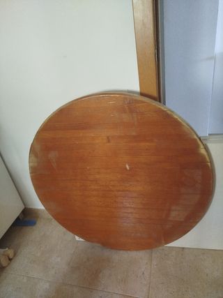 Mesa redonda de madera