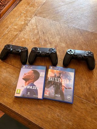 PS4 (PlayStation 4) Negra + 3 Controles + 3 Juegos