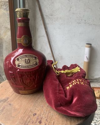 Bottiglia di whisky in ceramica Chivas Royal Salute