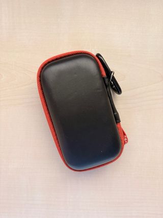 Funda estuche SanDisk negra y naranja 