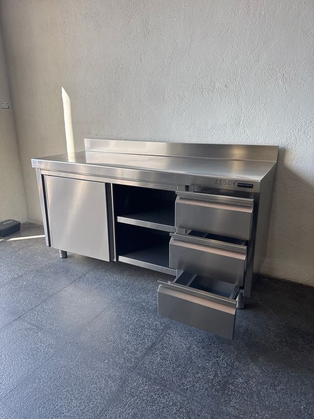 Mueble de acero inoxidable 