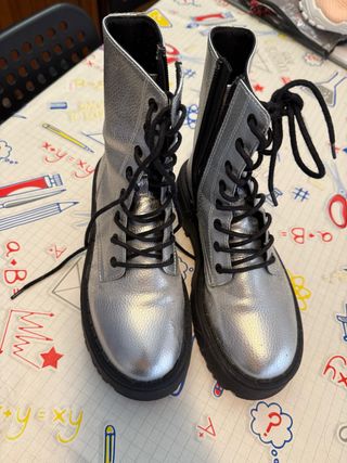 Botas plateadas niña como nuevas