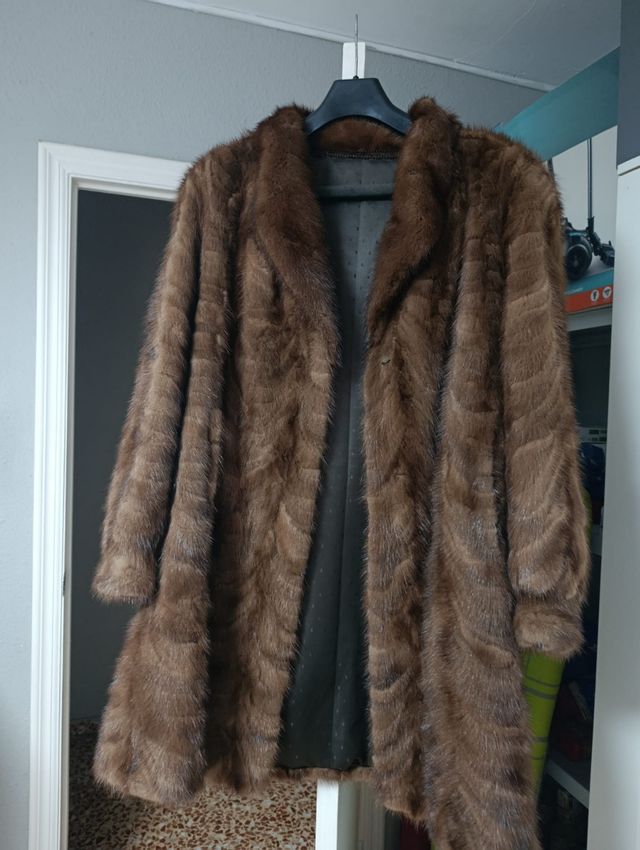 Abrigo de piel marrón