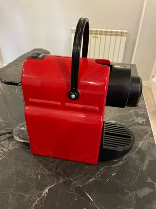 Cafetera Nespresso Roja