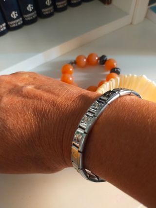 Tres pulseras plata, acero, nácar 