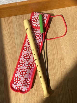 Flauta dulce amarilla con funda