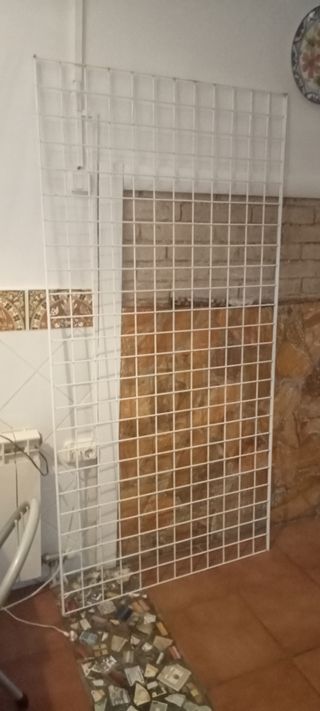 Reja blanca metálica