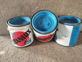 Lote pinturas Titanlux varios colores y tamaños.