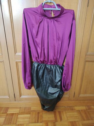Vestido púrpura y negro