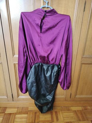 Vestido púrpura y negro