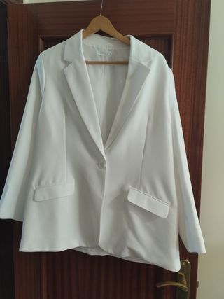 Americana o blazer de mujer blanca