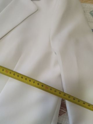 Americana o blazer de mujer blanca