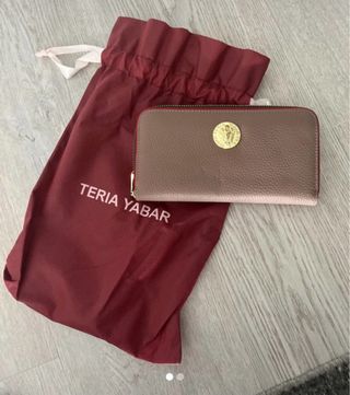 Cartera Teria Yabar Beige y Dorada sin estrenar