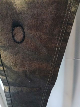 Pantalones cobre con pequeño defecto
