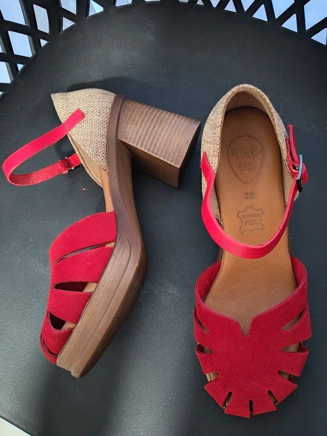 Sandalias Beige y Rojas Talla 36