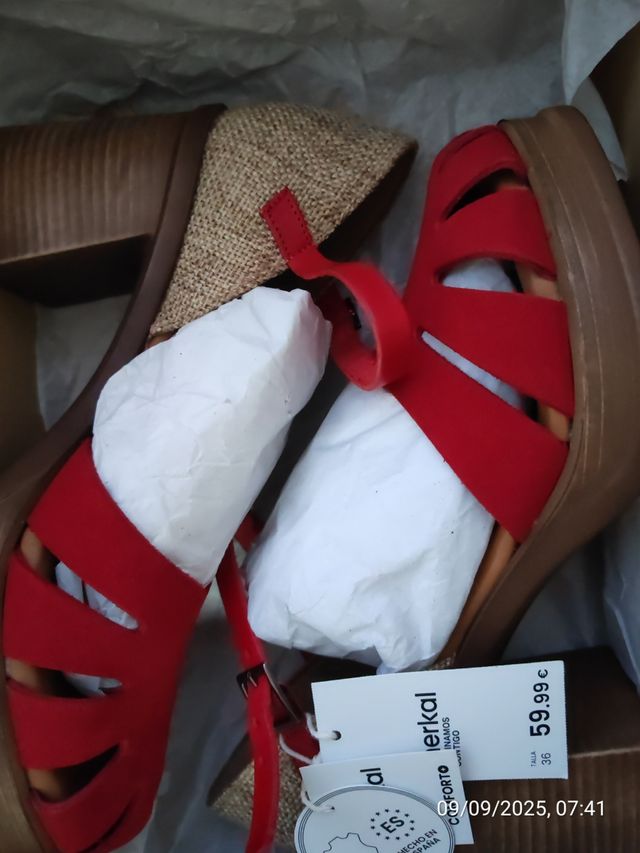 Sandalias Beige y Rojas Talla 36