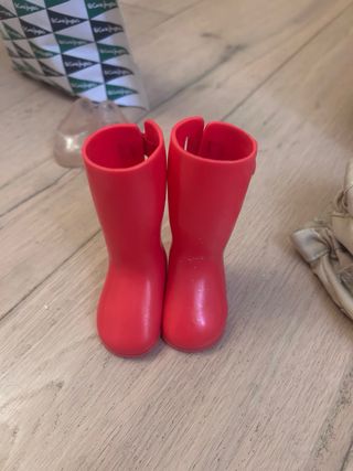 Pack Zapatos Nancy: Botas Rojas y Bailarinas Dorad