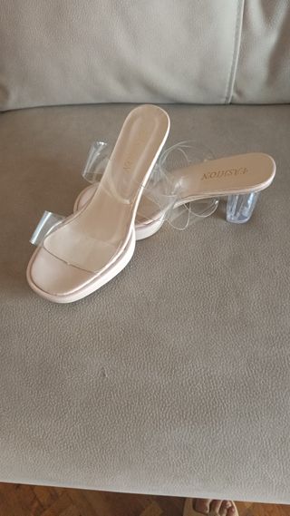 Zapatos de tacón transparentes beige