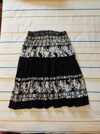 Falda con vuelo estampada