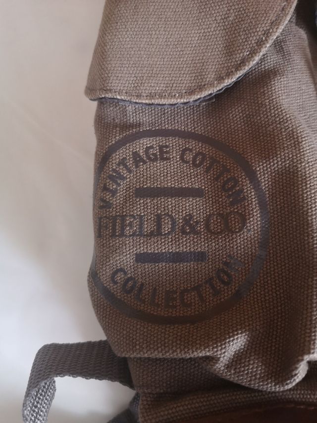 Mochila tipo bolso beige y marrón