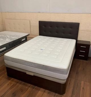 Dormitorio completo: cama, canapé y colchón