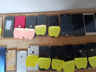 Lotto 25 smartphone iPhone Samsung Xiaomi ricambi