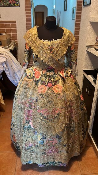 Traje de Fallera con Manteletas