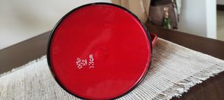 Caffettiera vintage rossa in metallo