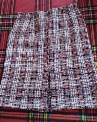 Gonna autunnale a quadri con bottoni finti