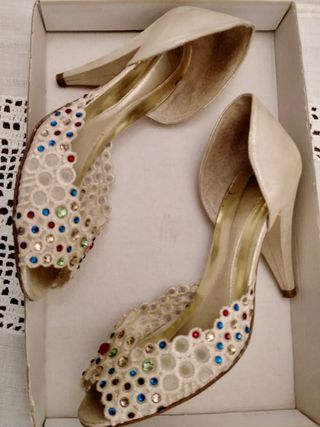 Zapatos de fiesta peep toe beige