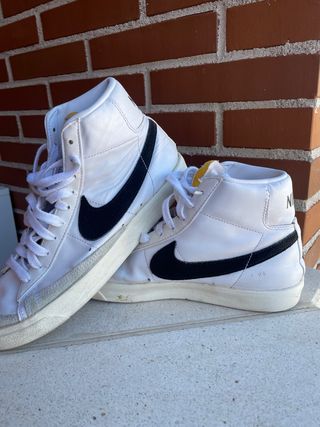 Zapatillas Nike Blazer Talla 41
unisex 