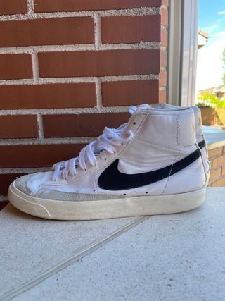 Zapatillas Nike Blazer Talla 41
unisex 