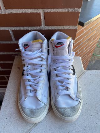 Zapatillas Nike Blazer Talla 41
unisex 