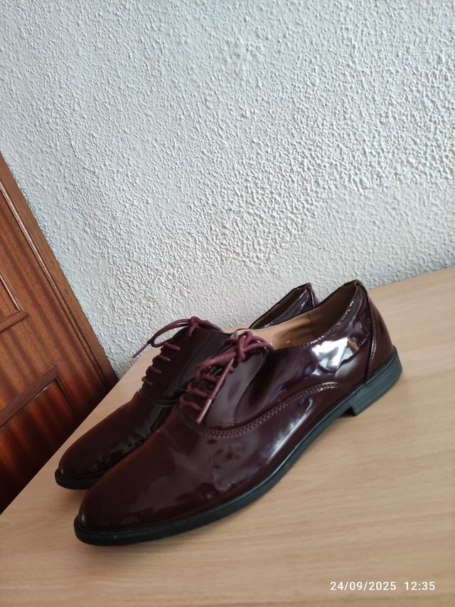 Zapatos planos charol morados mujer