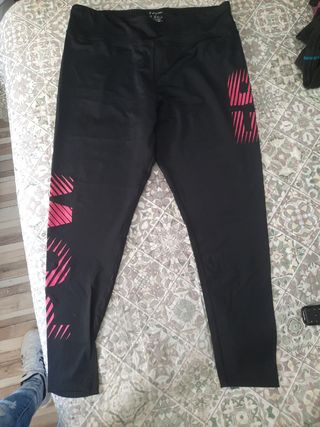 Mallas deportivas negras con detalles rosas