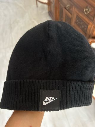 Cappello invernale Nike nero
Prezzo trattabile 
