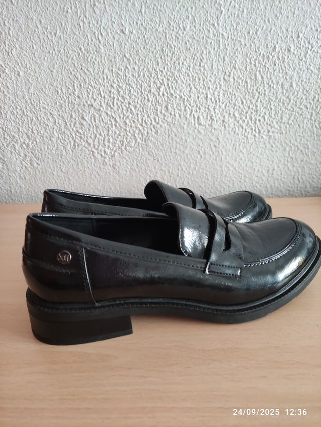Zapatos planos Xti negros talla 40