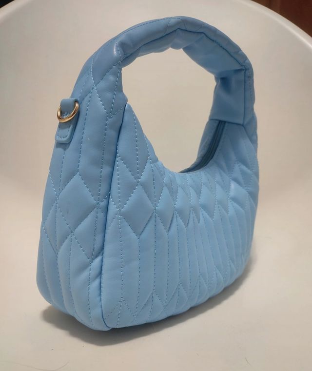Bolso azul acolchado Primark.