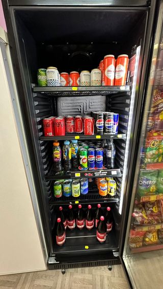 Nevera expositora de bebidas