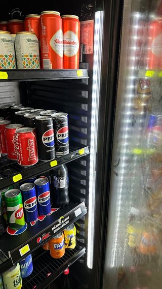 Nevera expositora de bebidas