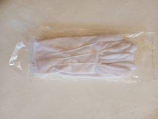 Guantes blancos para disfraz. 