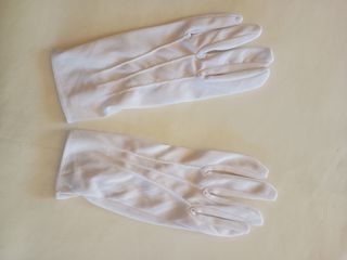 Guantes blancos para disfraz. 