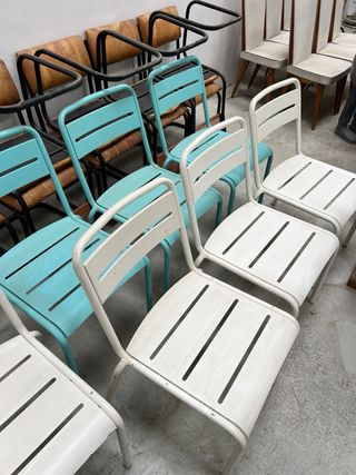 Juego de 8 Sillas Metálicas, Turquesas, Blancas