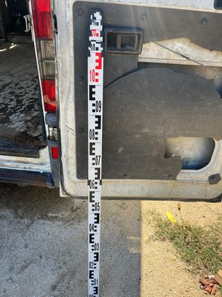 Mira topográfica para construcción