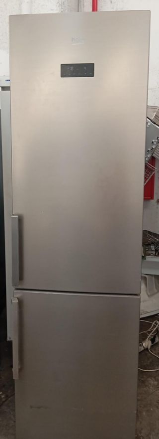 Nevera Beko 2m alto x 60cm ancho