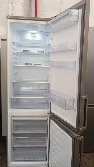 Nevera Beko 2m alto x 60cm ancho