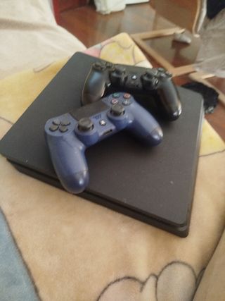 PS4 Slim Negra + 2 Mandos (Tienen Drift)